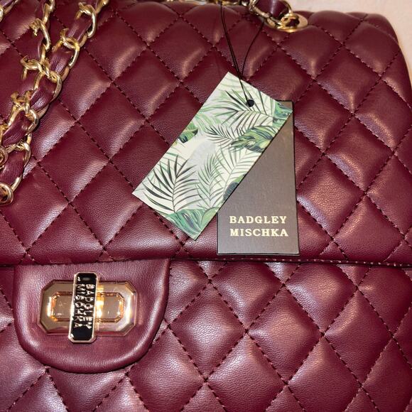 Badgley Mischka Quilted Travel Shoulder Bag Burgundy Gold Tone New With Tags - Picture 10 of 11